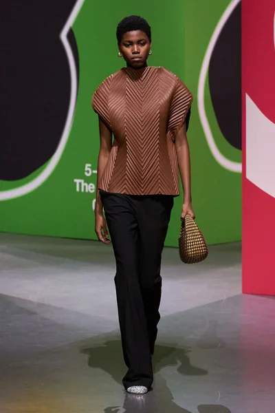 Look 25